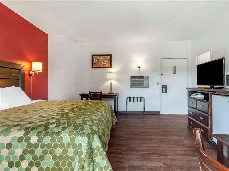 Econo Lodge Lee - Great Barrington Exterior photo