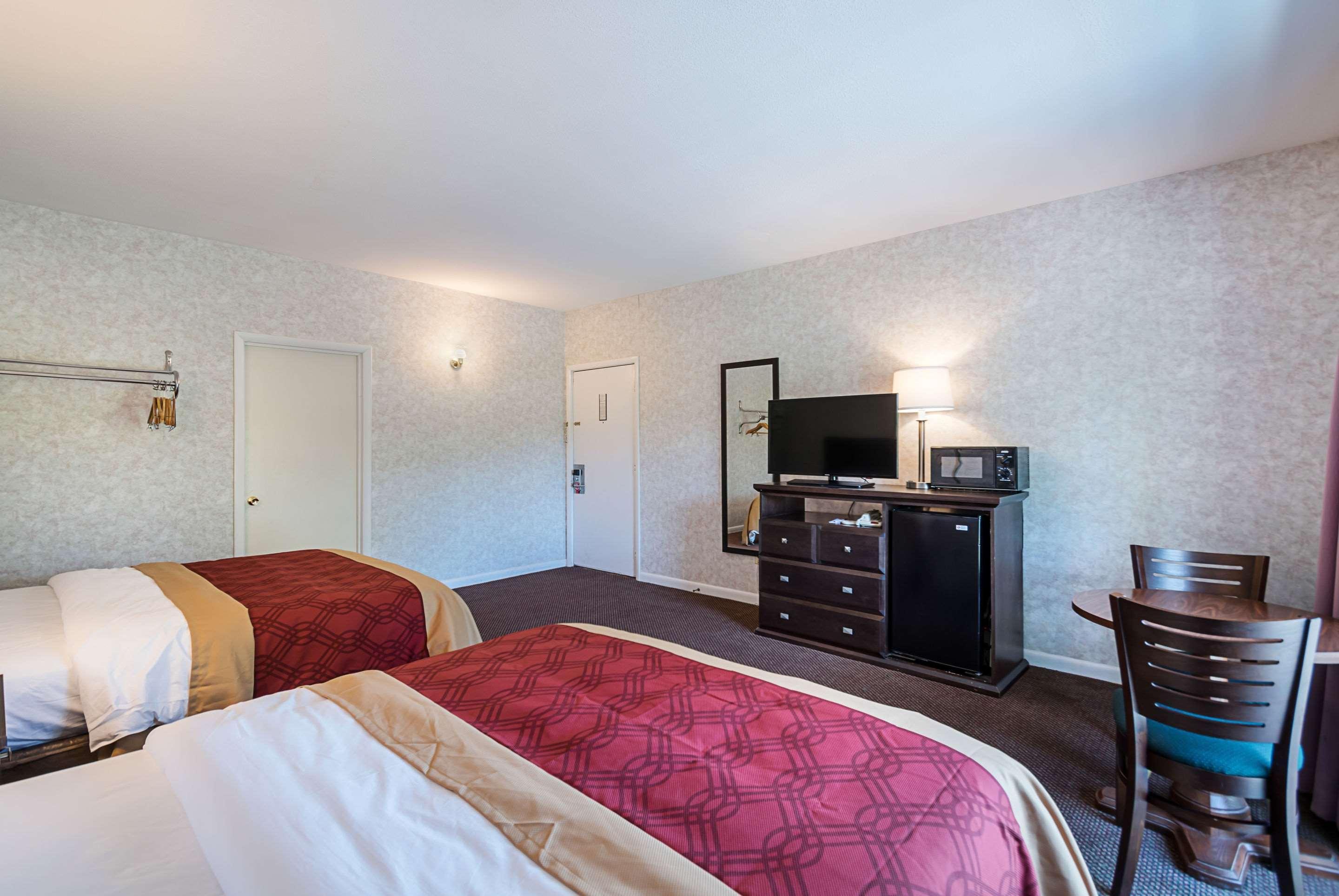 Econo Lodge Lee - Great Barrington Exterior photo