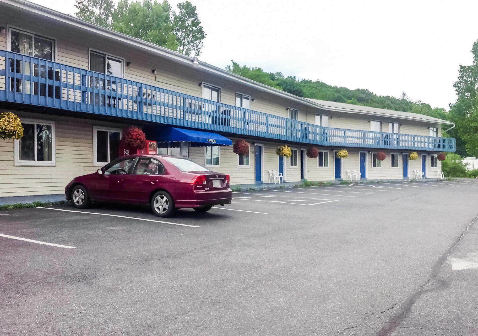 Econo Lodge Lee - Great Barrington Exterior photo